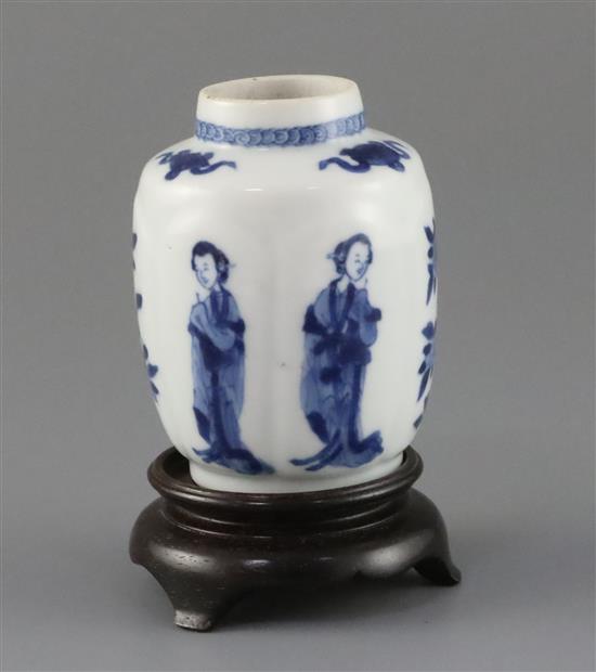 A Chinese blue and white small jar, Kangxi period, H.8.2cm